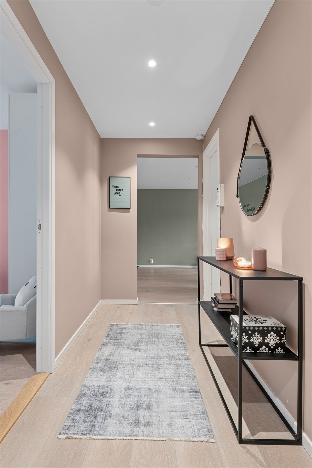 Leiligheten har en romslig og praktisk entré. Galleribilde