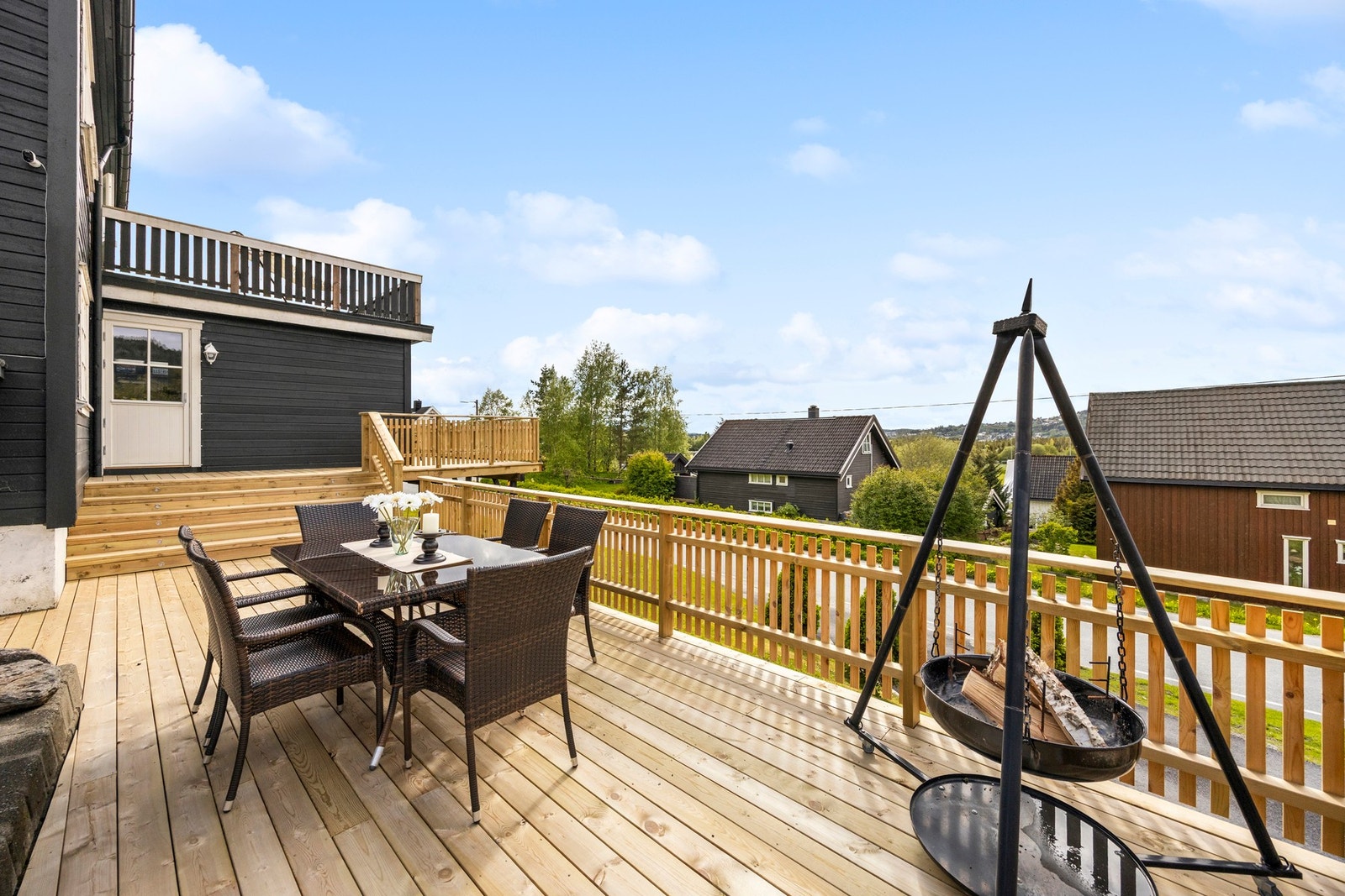 Terrassene har et samlet areal på ca 47 kvm. Nybygd i 2025. Galleribilde