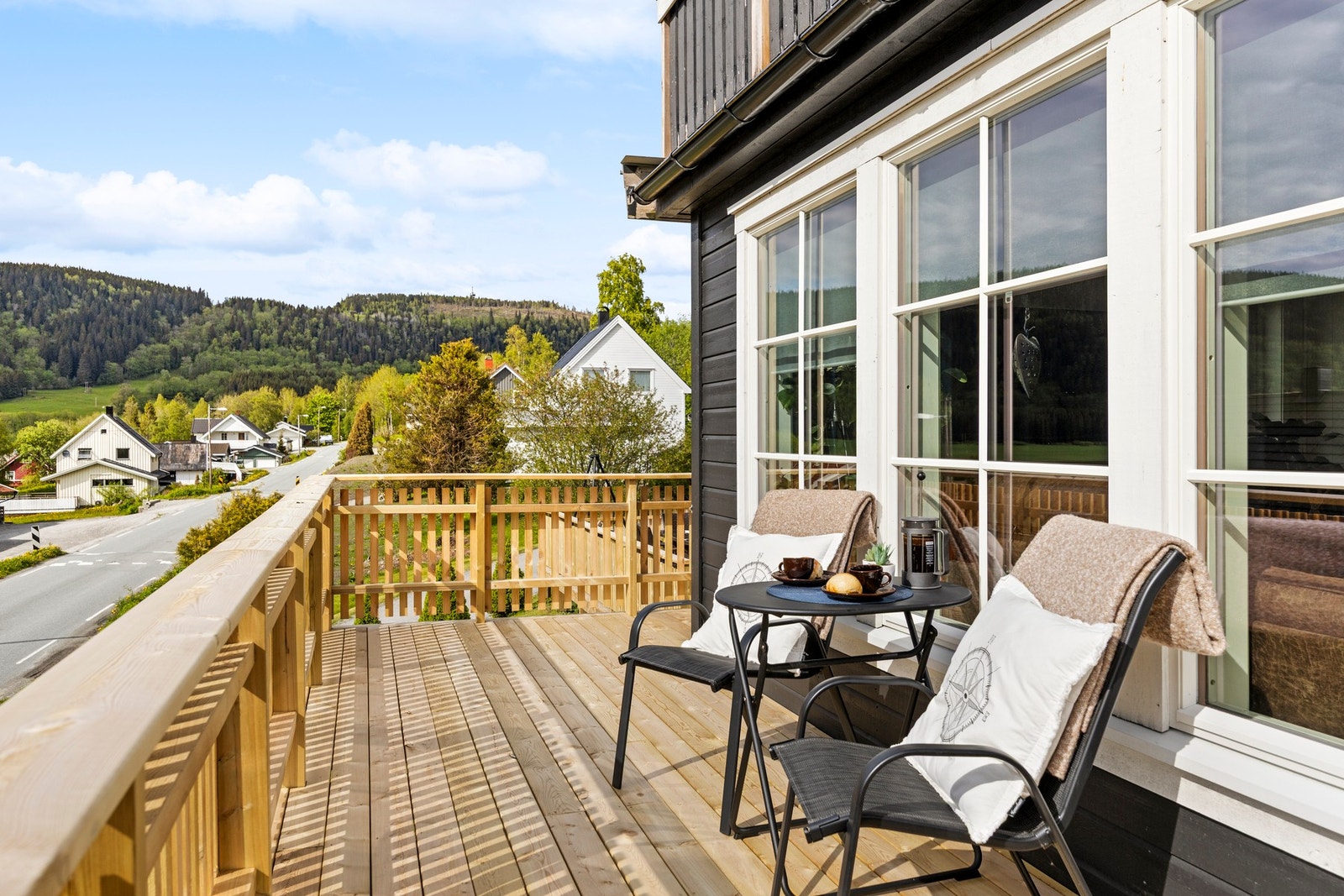 Fra TV-stuen er det utgang til uteområdet Galleribilde