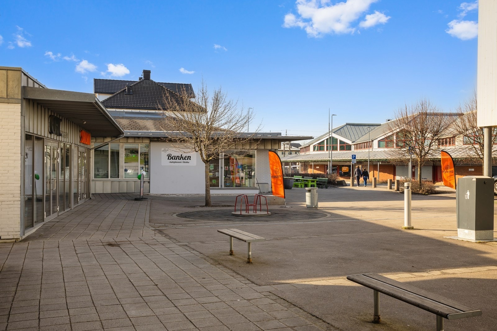 Det er også kort vei ut til E-18, som bringer en både syd- og nordover i fylket. Til Oslo tar det en drøy time. Galleribilde