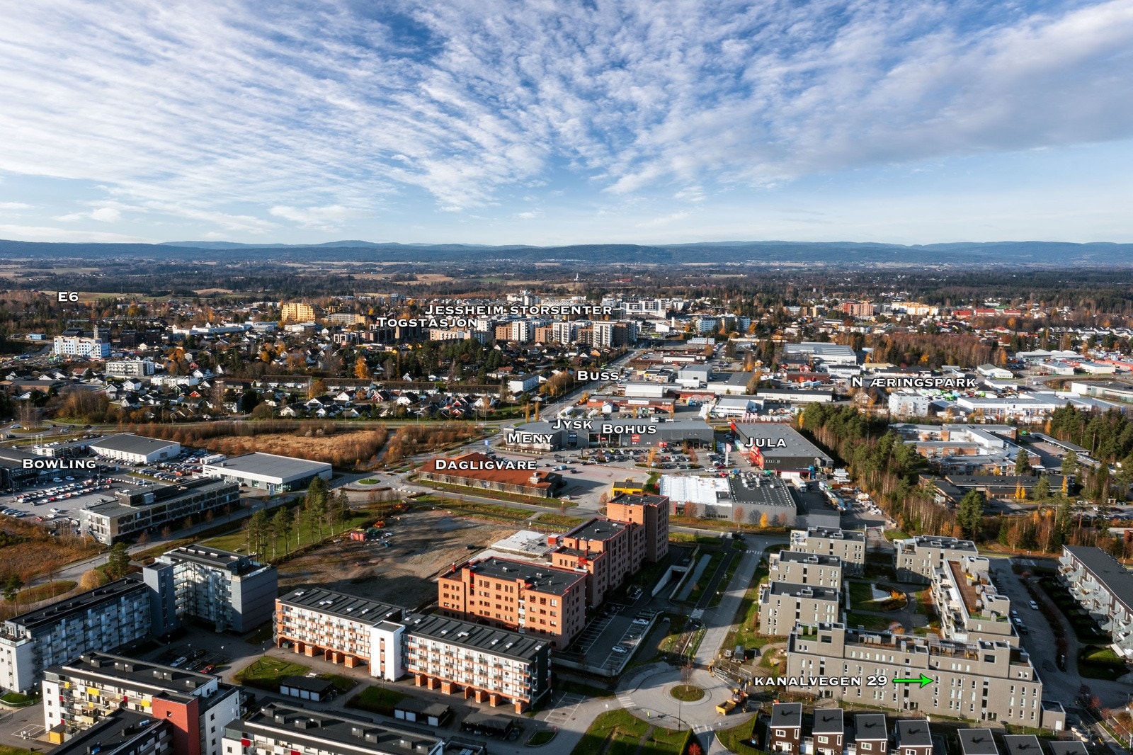 Gystadmarka er et hyggelig, populært og rolig bomiljø, med kort gangavstand til tog, buss, skole, barnehage eller fritidsaktiviteter. Galleribilde