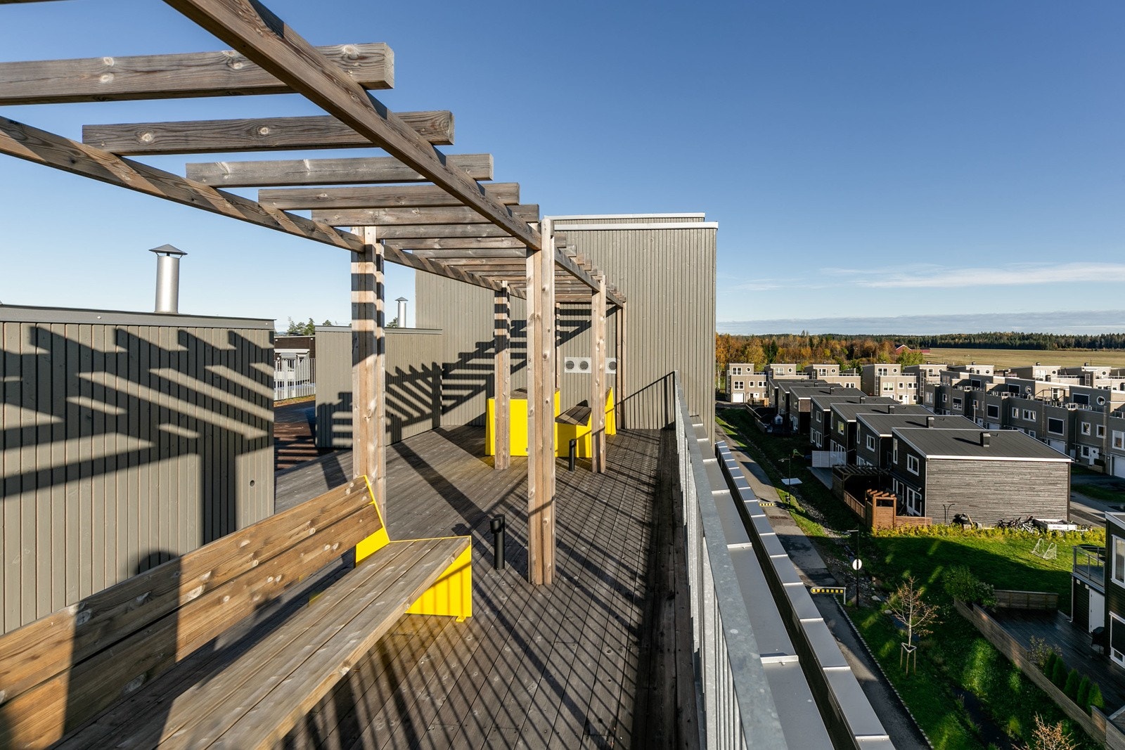 På toppen av bygget troner det en stor felles takterrasse til fri disposisjon for beboerne. Galleribilde