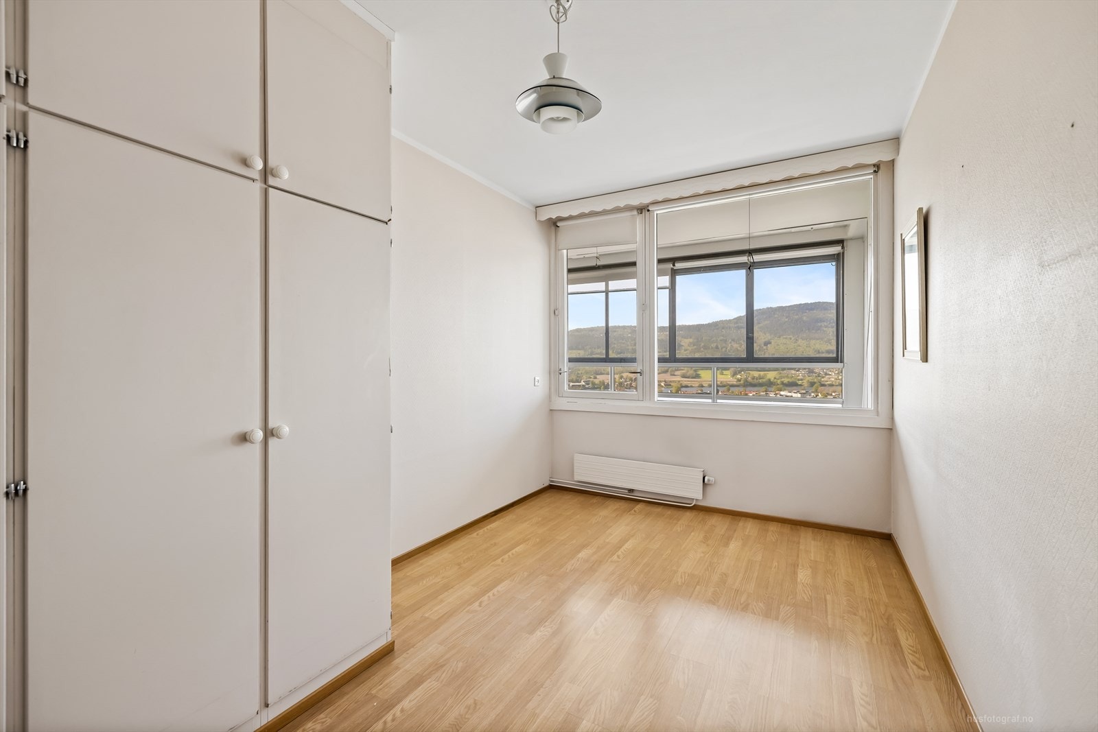 På soverommet 2 er det plass til seng med nattbord og garderobeløsning. Galleribilde