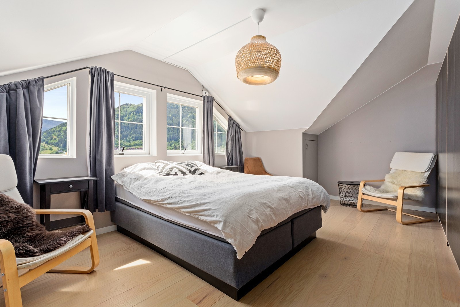 2. etasje inneheld to soverom, toalettrom og bodplass. Galleribilde