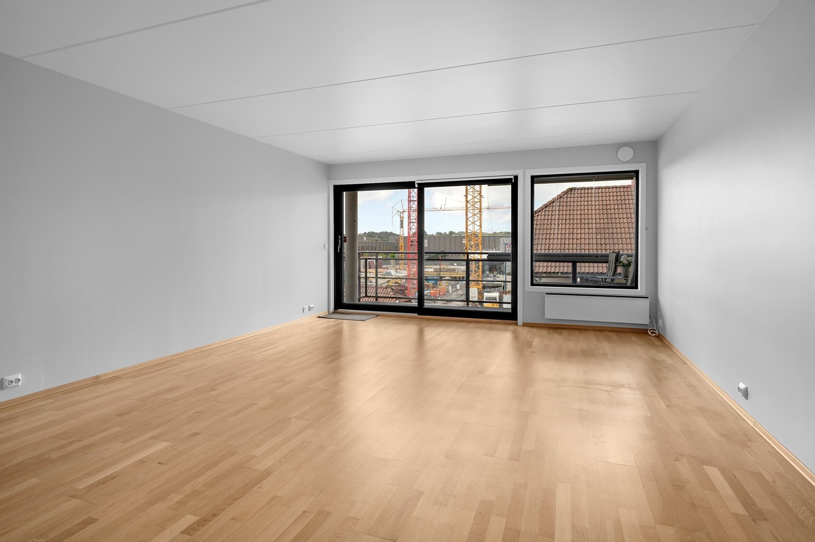 Fra stuen er det utgang til en vestvendt balkong. Galleribilde