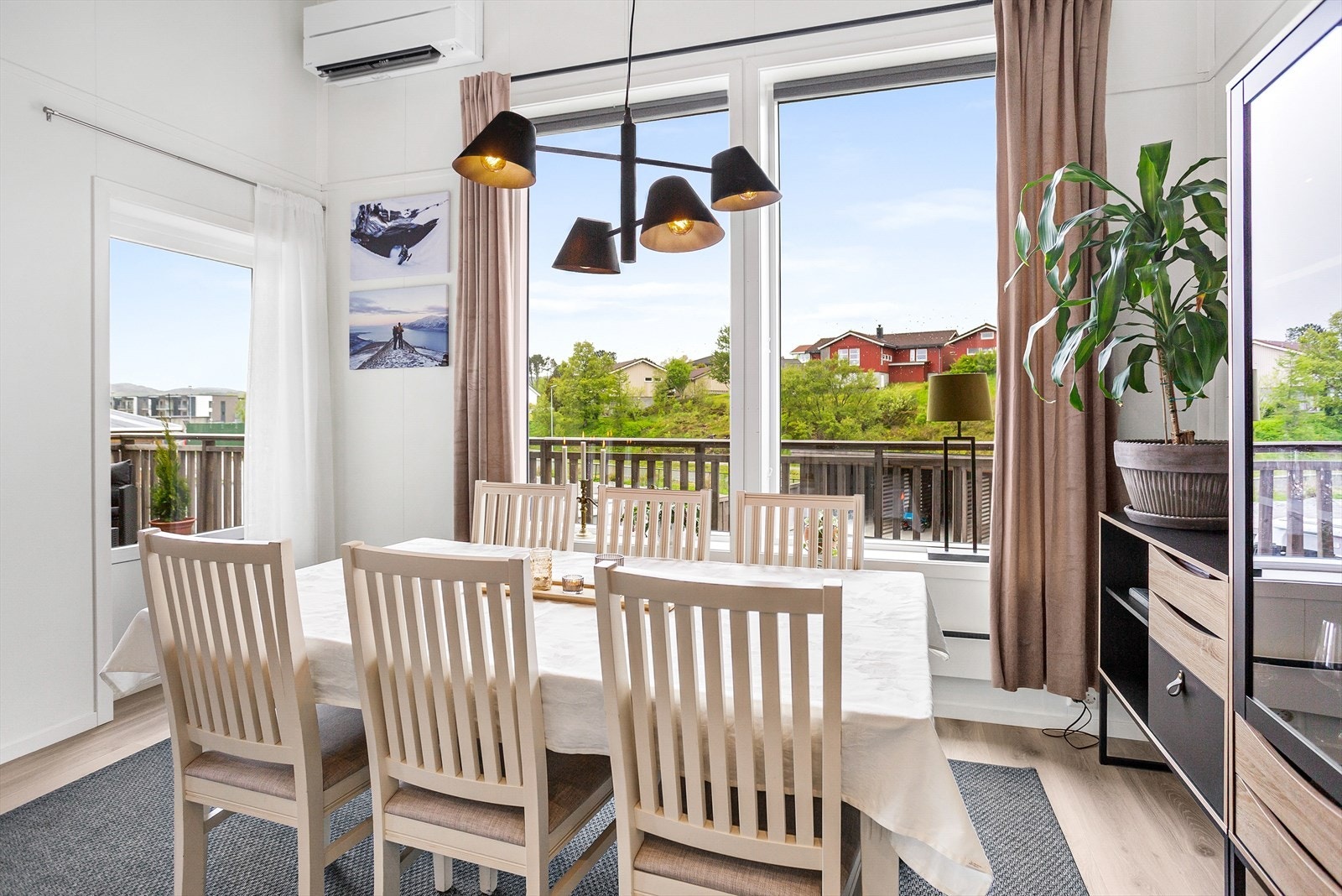 Leiligheten er på 88 kvm og har veranda både ved inngangspartiet og ved stuen Galleribilde