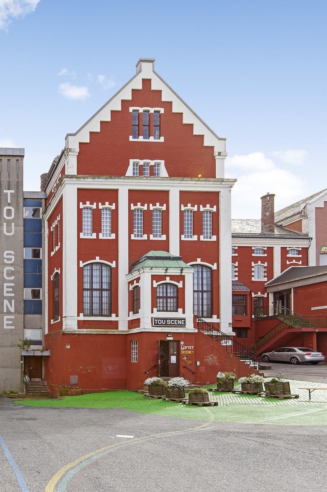 Tou Scene med sitt kulturelle mangfold, 10-15 minutters gange fra boligen. Galleribilde