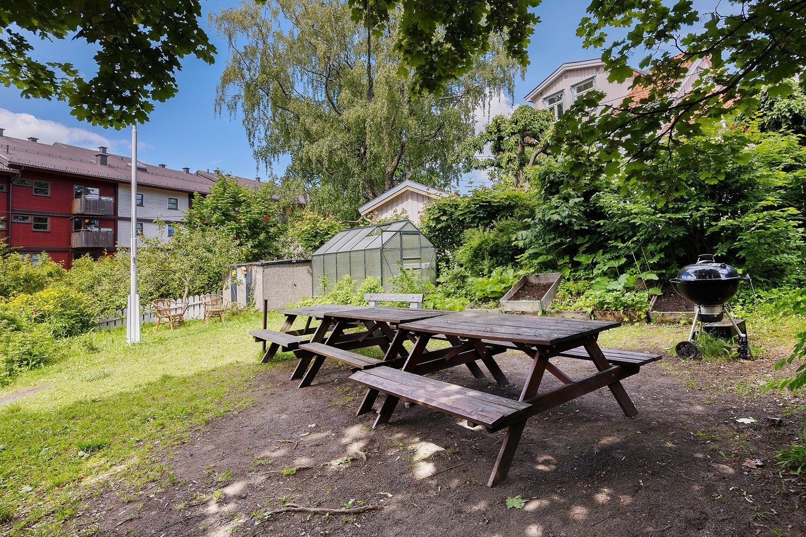 Flotte utearealer i borettslaget. Det er i tillegg en felleshage utenfor Fjellgata 1 med bord, grill, drivhus og plantekasser. Galleribilde