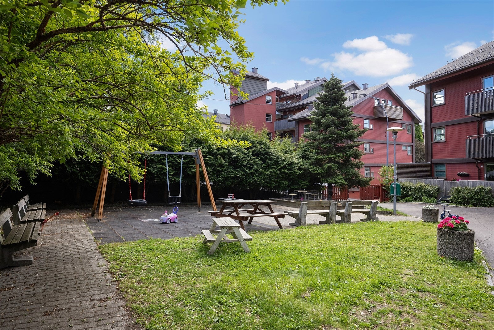 Her flytter du inn i et familievennlig og populært borettslag med god vedlikeholdshistorikk Galleribilde