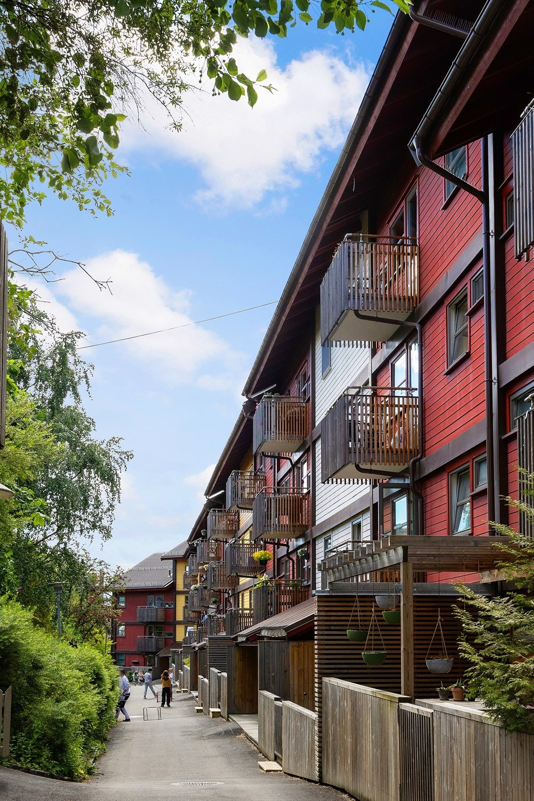 I 2023 ble alle leilighets-dørene byttet samt hoveddørene til oppgangene i regi av borettslaget. Alle vinduer i leiligheten er fra 2018. Galleribilde