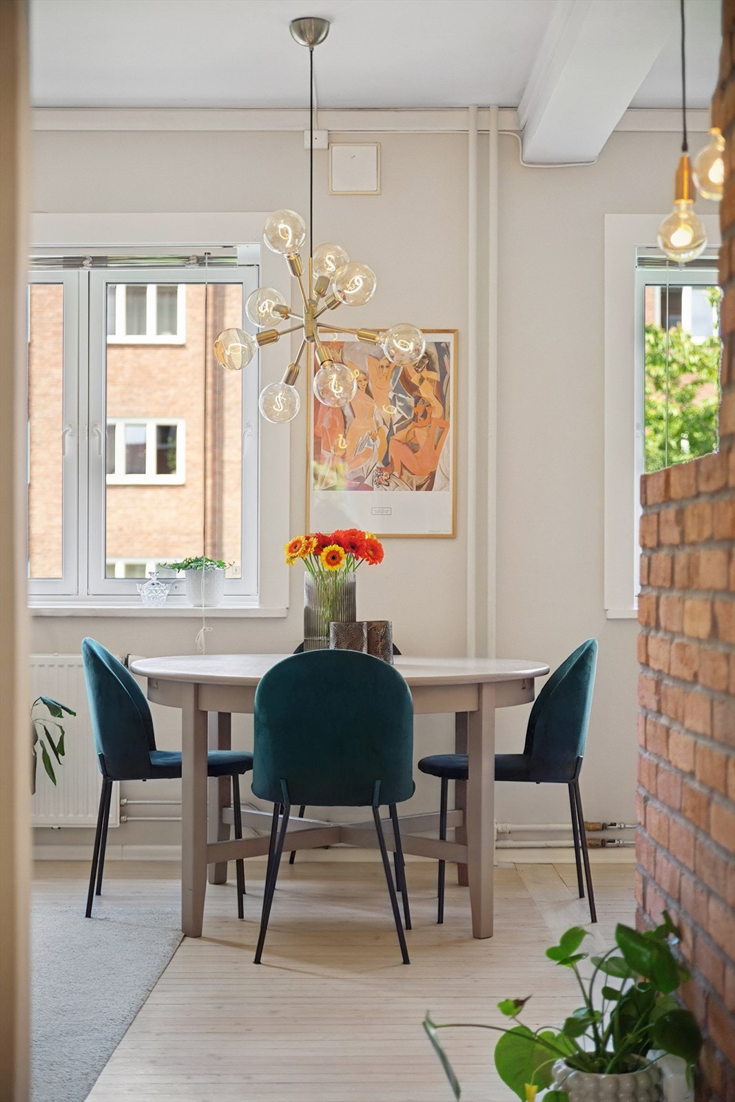 Her kan man invitere venner og familie til hyggelige middagsbesøk rundt spisebordet. Galleribilde