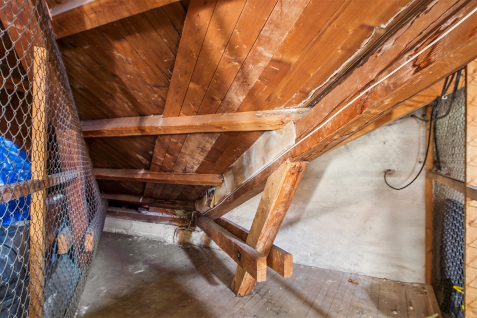 Leiligheten disponerer to boder, en i kjeller og denne på loftet. Galleribilde