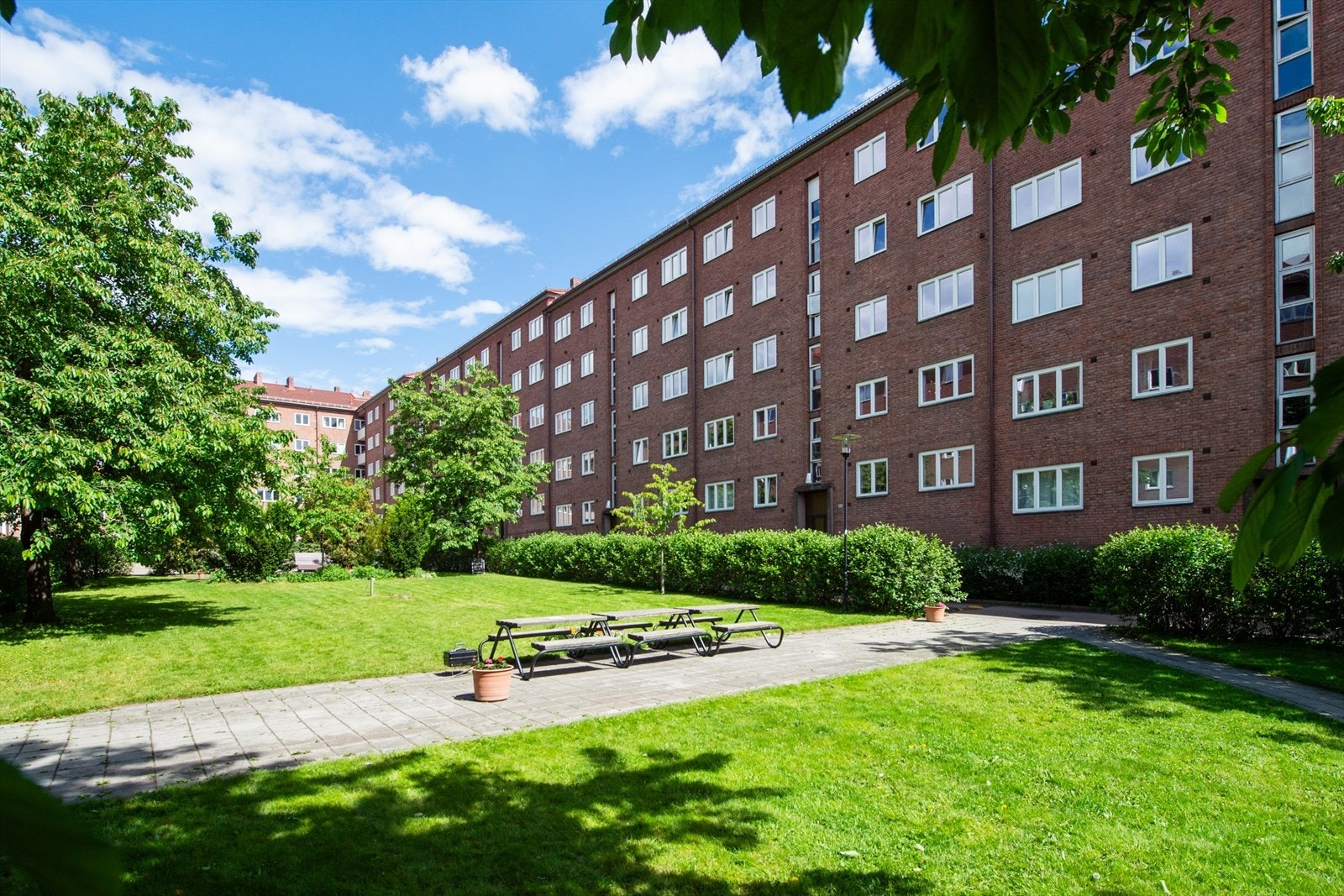 Bakhagen har flere sitteplasser. Galleribilde