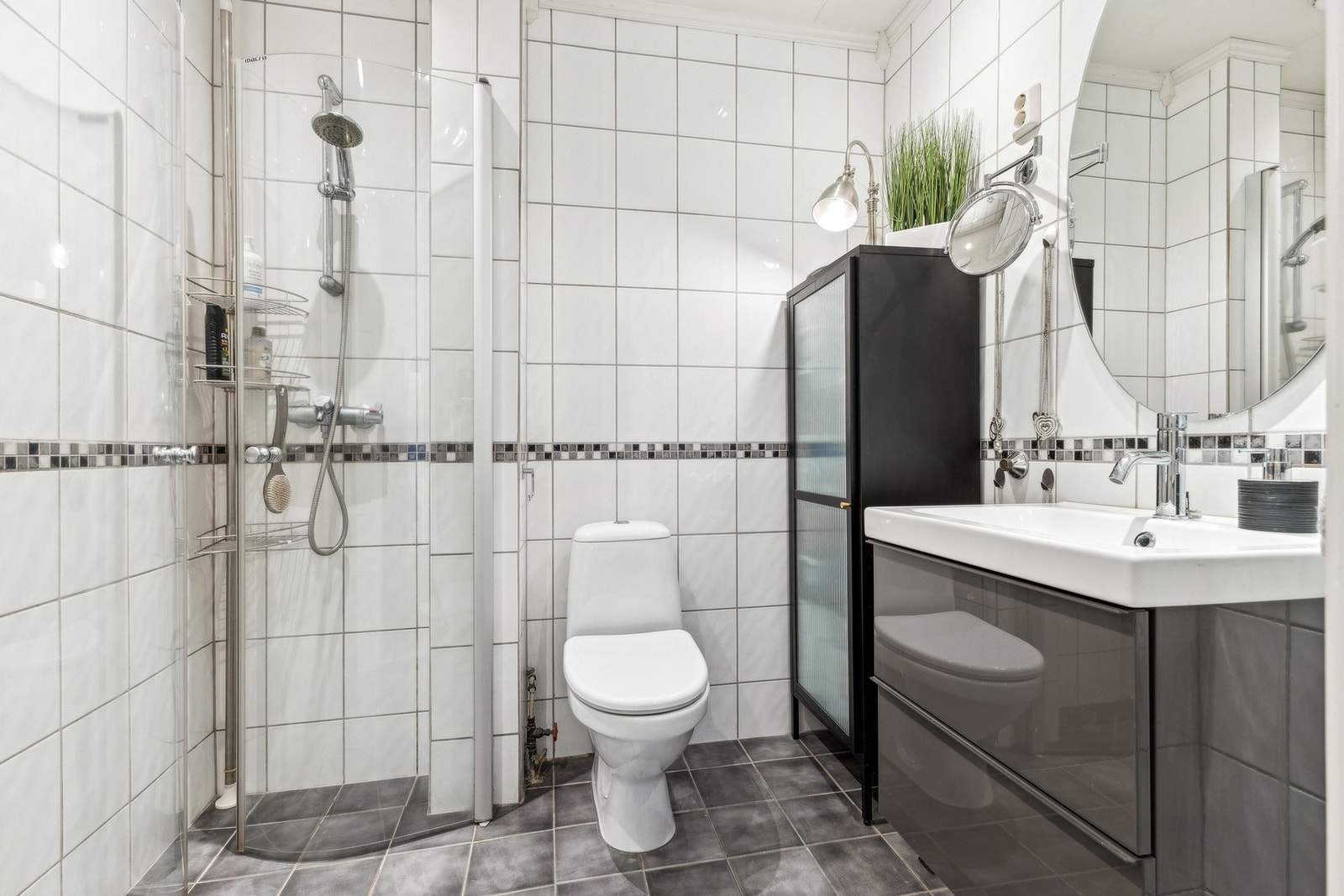 Baderomsinnredning er fra 2017, ifølge tidligere takst. Galleribilde