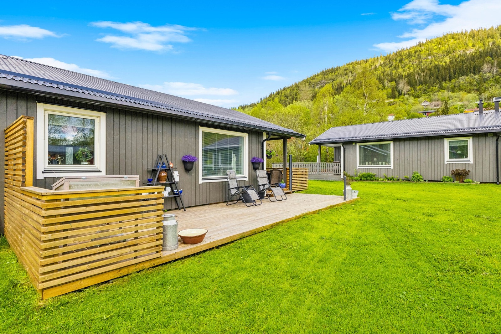 Godt med boltreplass på det pene utearealet. Galleribilde