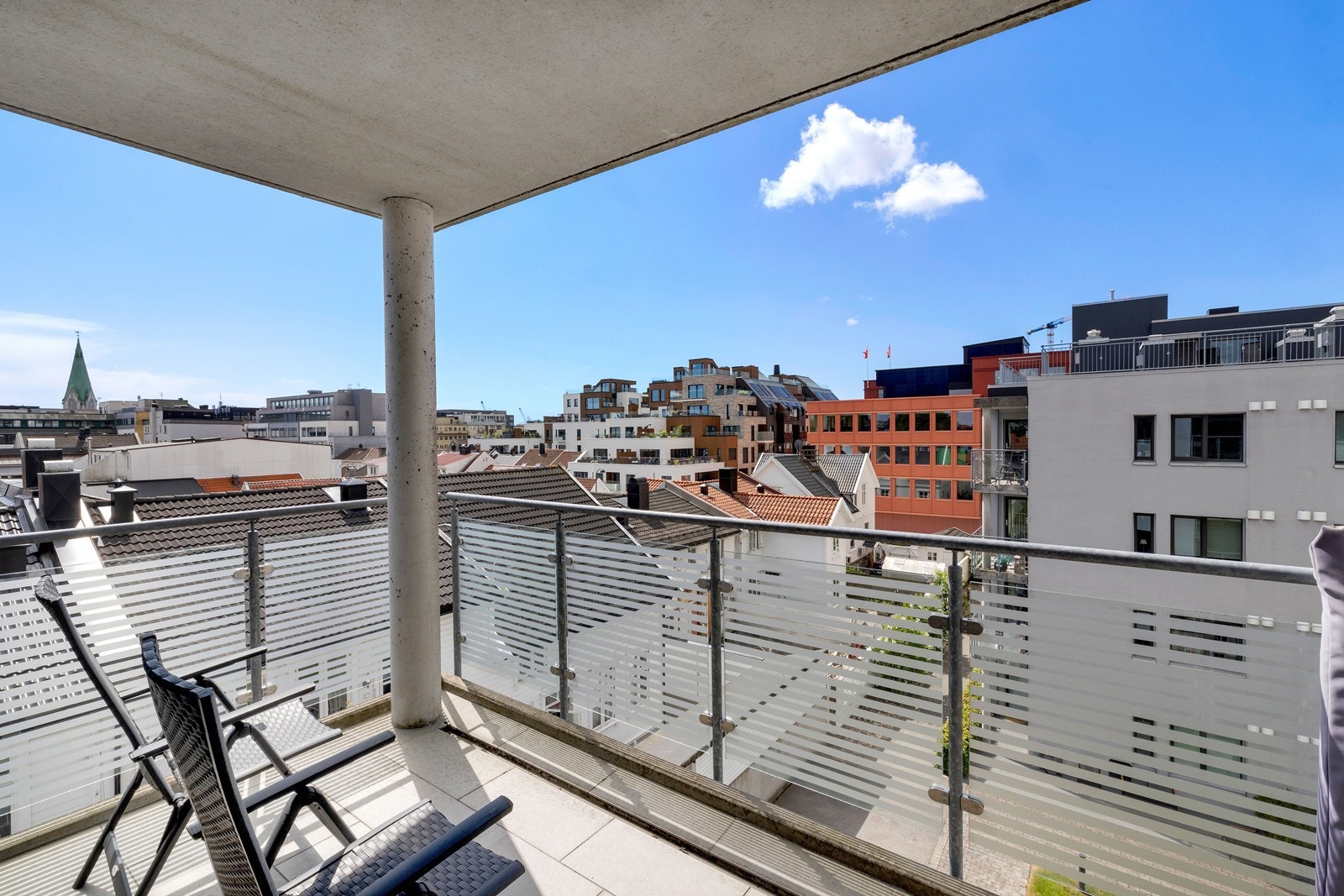 Solrik overbygd balkong Galleribilde