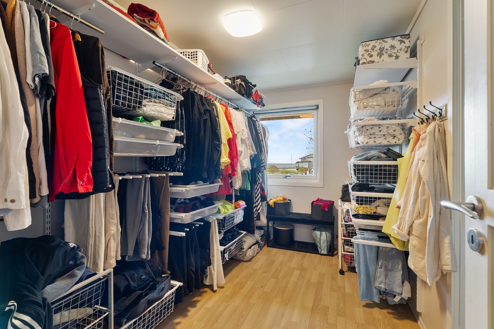 Soverom som i dag blir benyttet som walk-in closet. Galleribilde