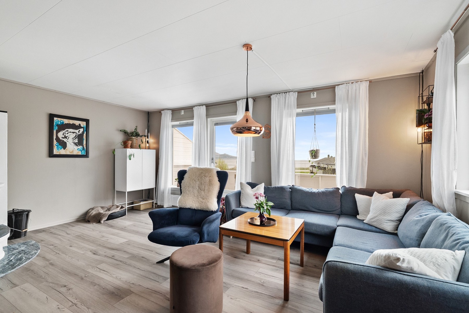 Praktisk tomannsbolig over 3 plan med 5 soverom. Galleribilde