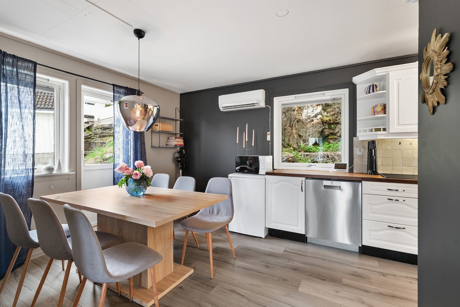 Utgang til veranda både fra stue og spisestue. Galleribilde