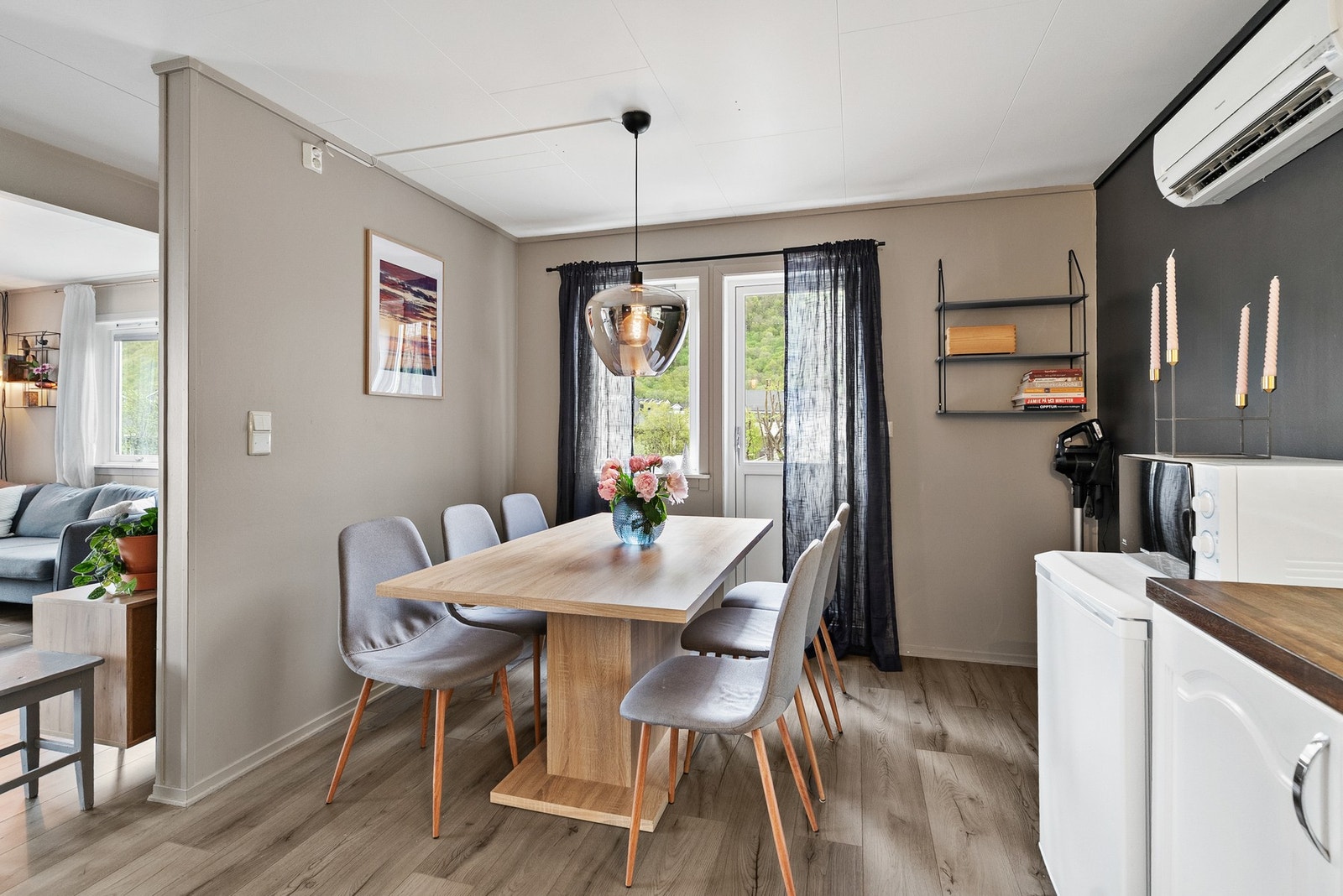 God plass til spisebord på kjøkkenet! Galleribilde