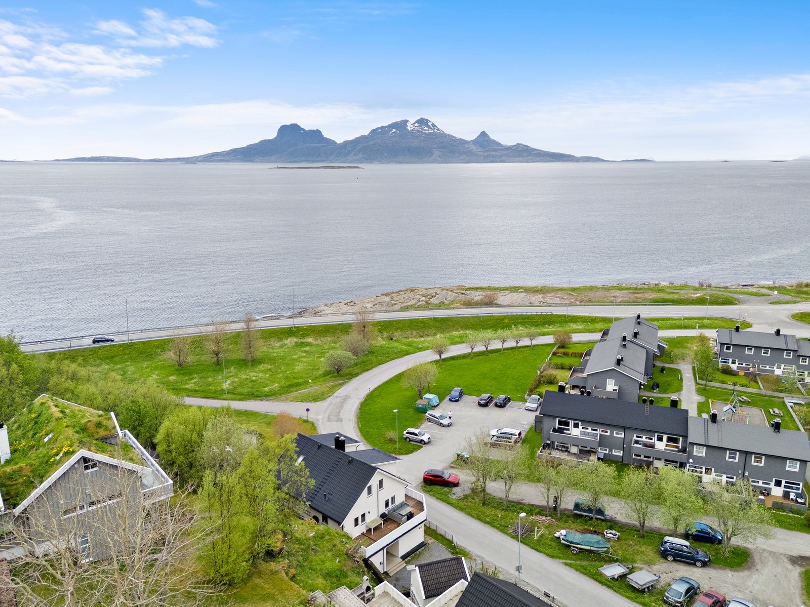 Velkommen til Nonshaugen 40 A - En innholdsrik vertikaldelt tomannsbolig! Galleribilde