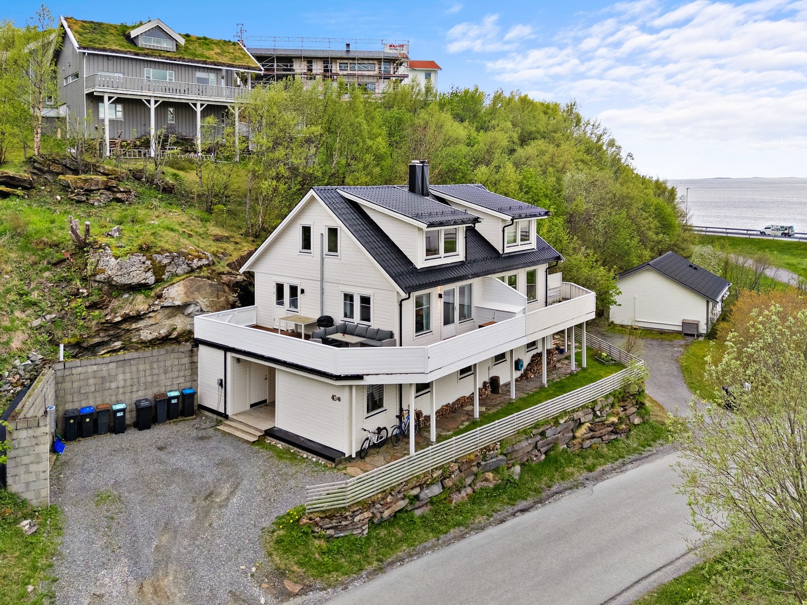 Parkering på felles tomt rett ved eiendommen! Galleribilde