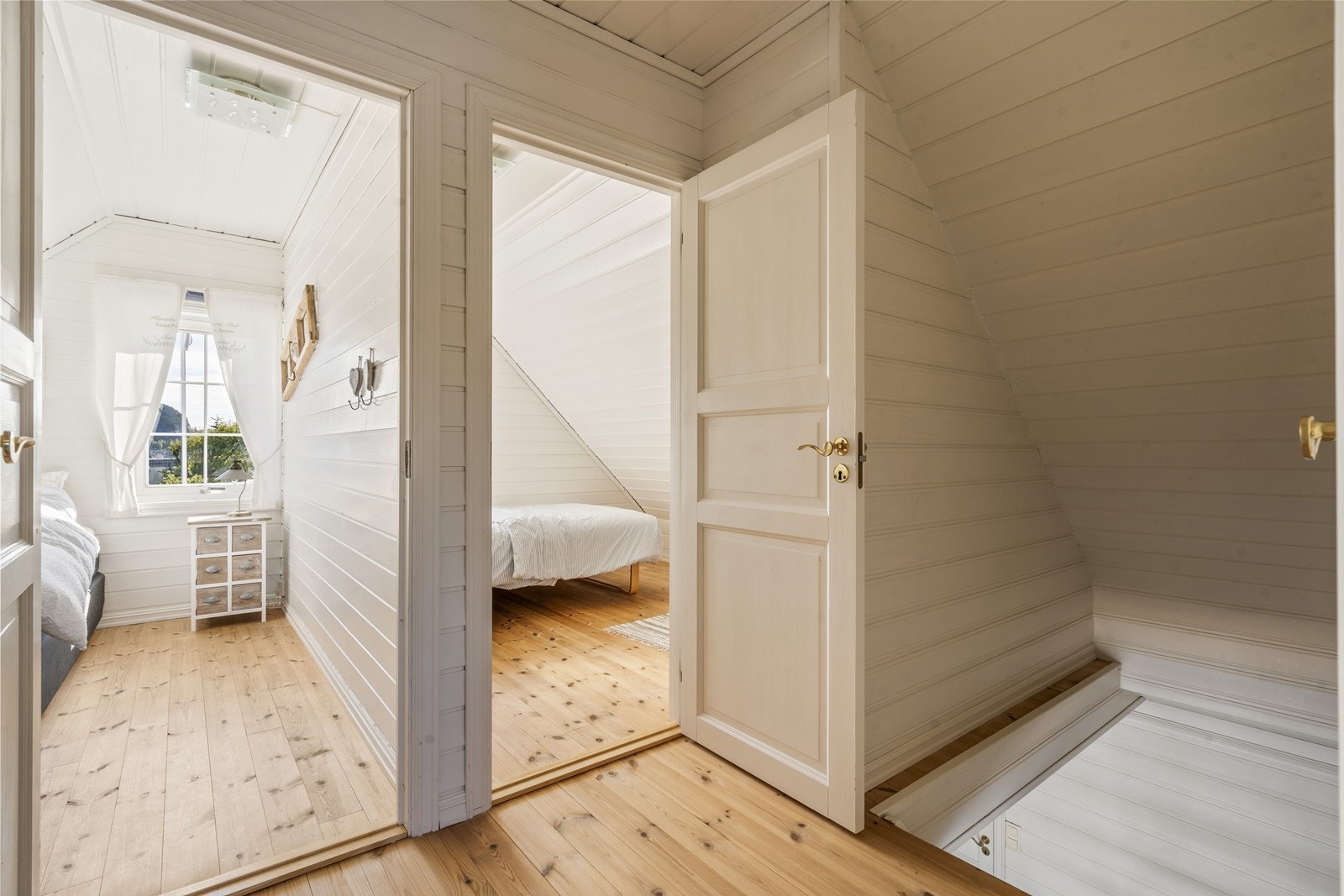 2 etasje har gang og fire soverom Galleribilde