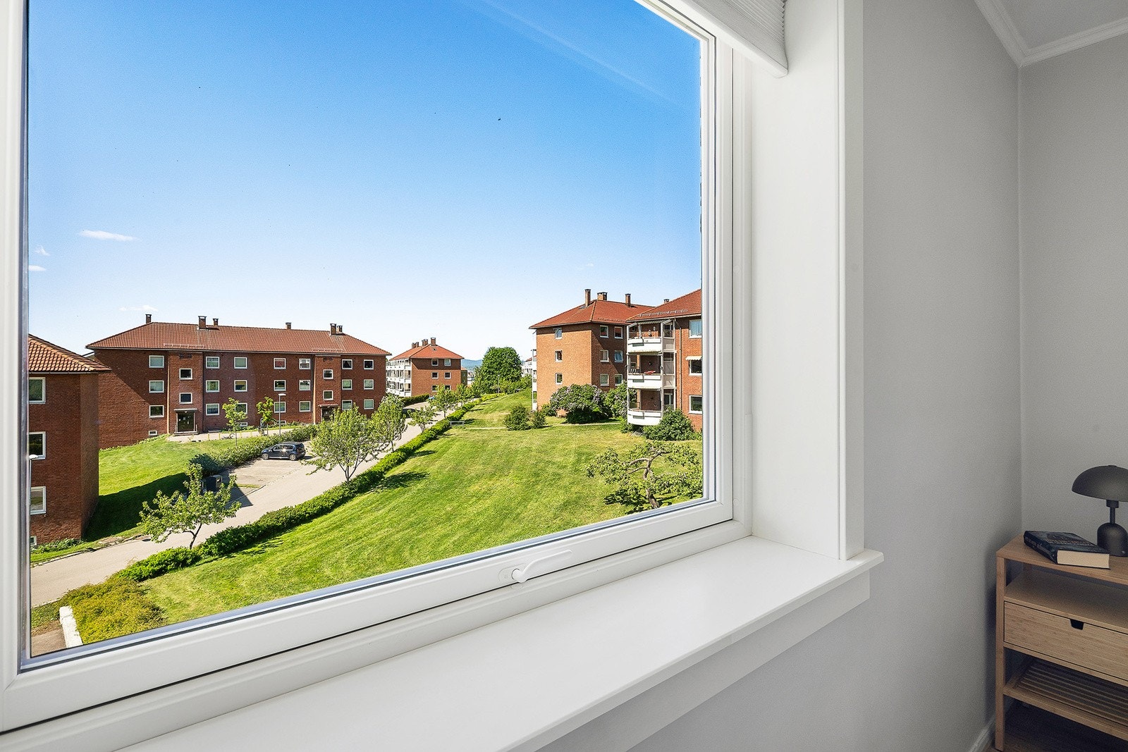 Balkongdør og vinduer med karmer av tre og to-lags glass fra 2018 Galleribilde