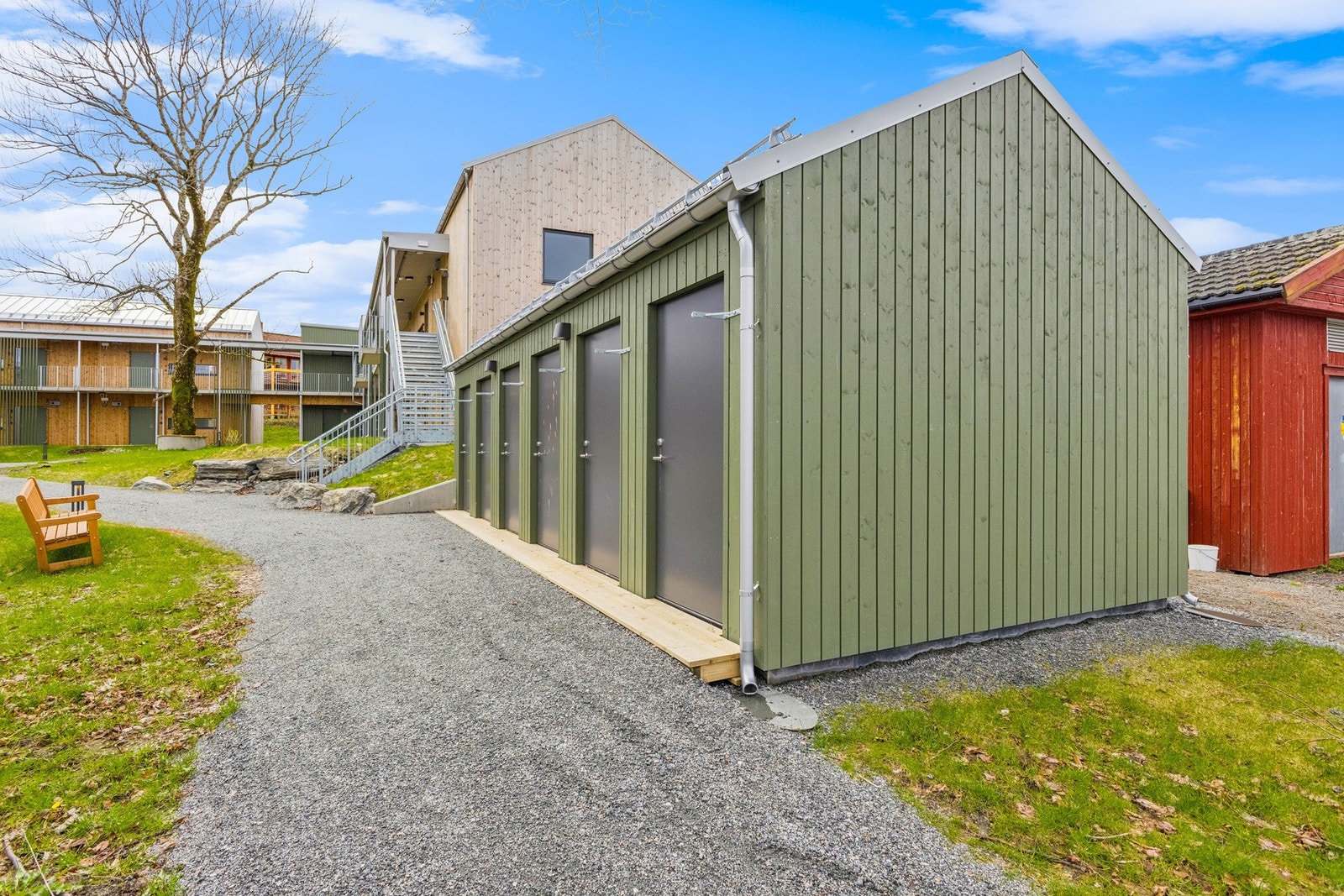 Leiligheten disponerer utvendig bodplass på ca. 5 m². Biloppstilling på borettslagets fellesparkering. Galleribilde