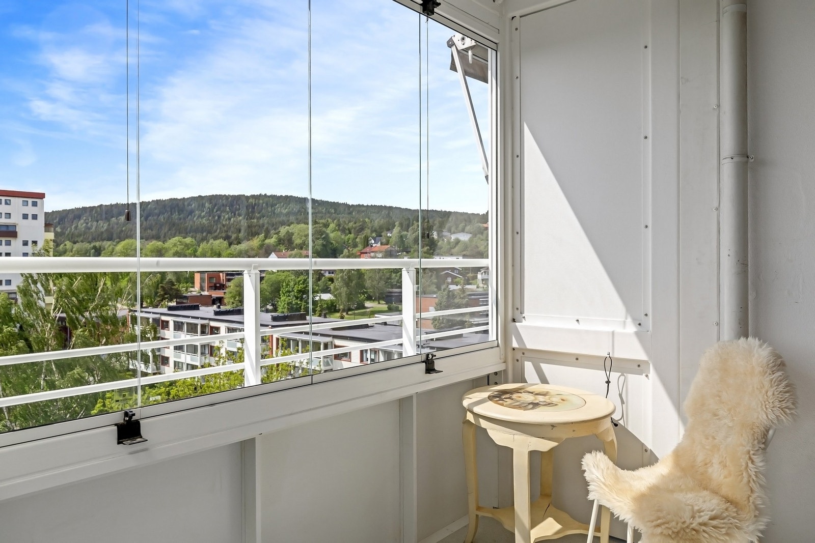 Herlig, solrik balkong Galleribilde