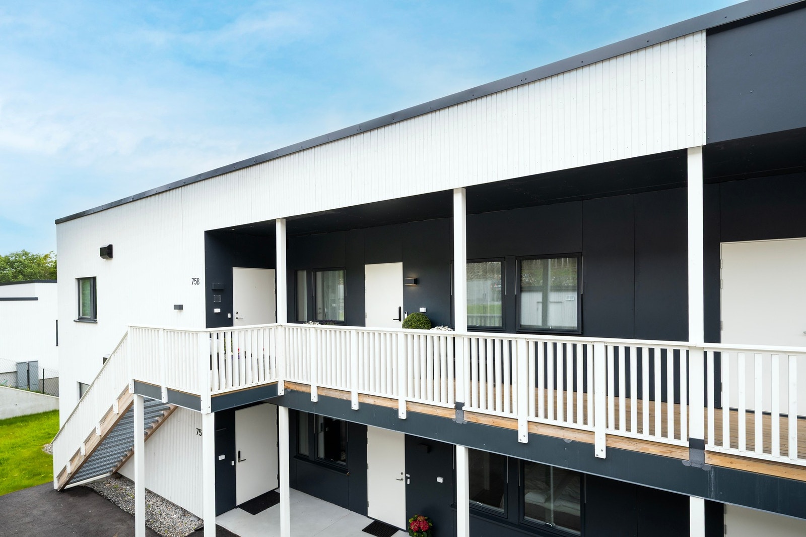 Leligheten ligger i 2. etasje og har trappefri tilkomst fra syd. Galleribilde