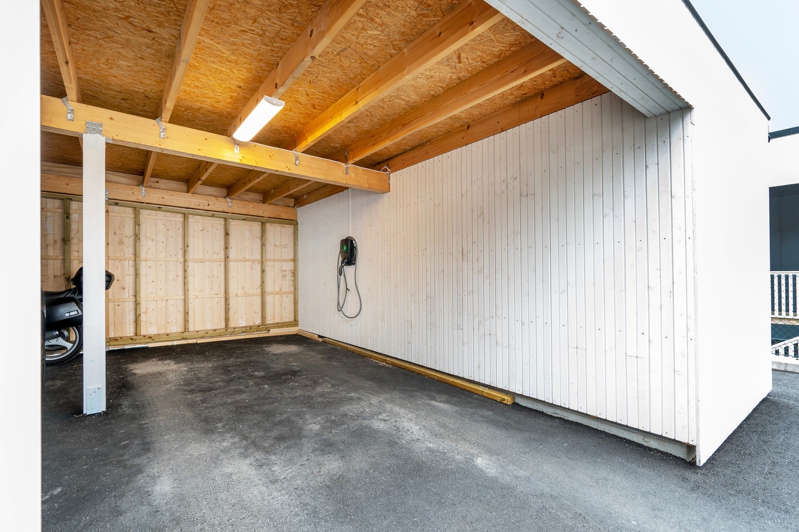 Det er montert el bil-lader med Zaptec pro. Galleribilde