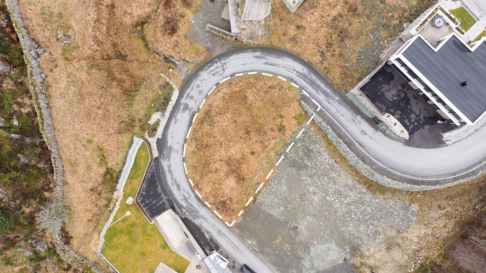 Flott boligtomt med hele 40% utnyttelsesgrad (tomtegrense omtrentlig inntegnet - avvik kan forekomme) Galleribilde