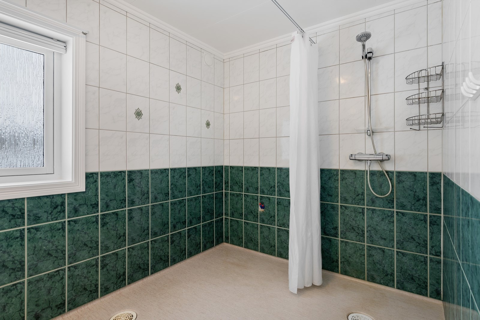 Baderommet har opplegg for badekar. Galleribilde
