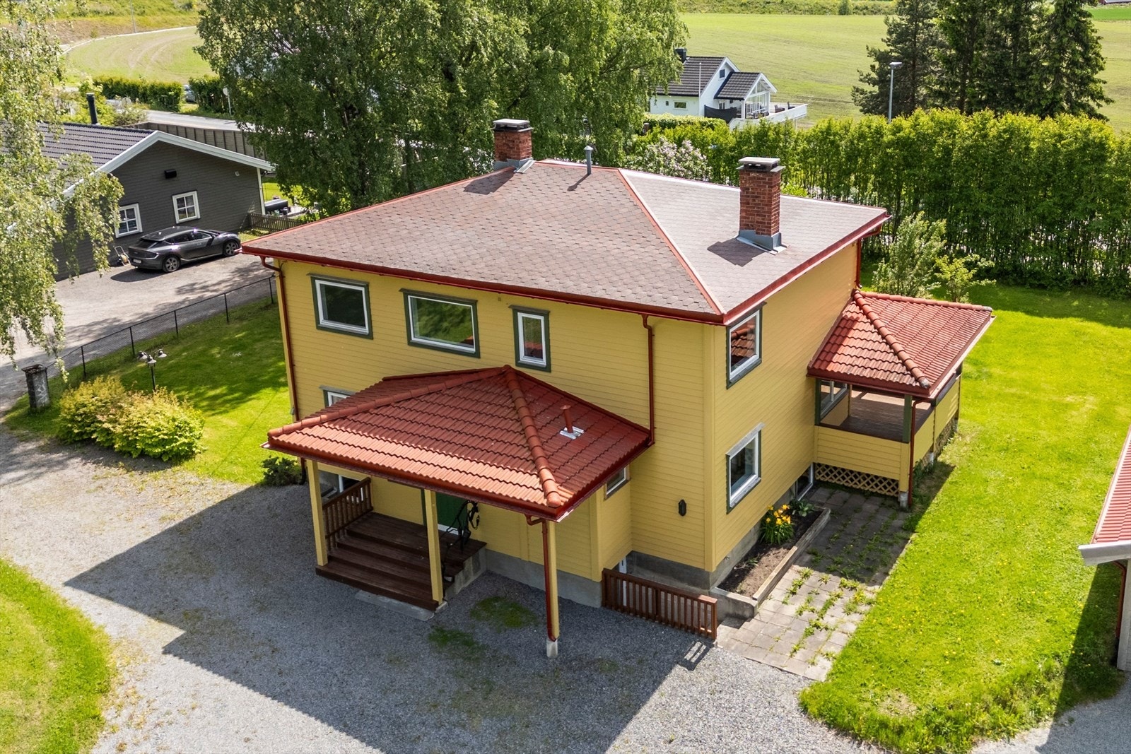 Boligen er godt skjermet mot både veg/støy og innsyn. Galleribilde