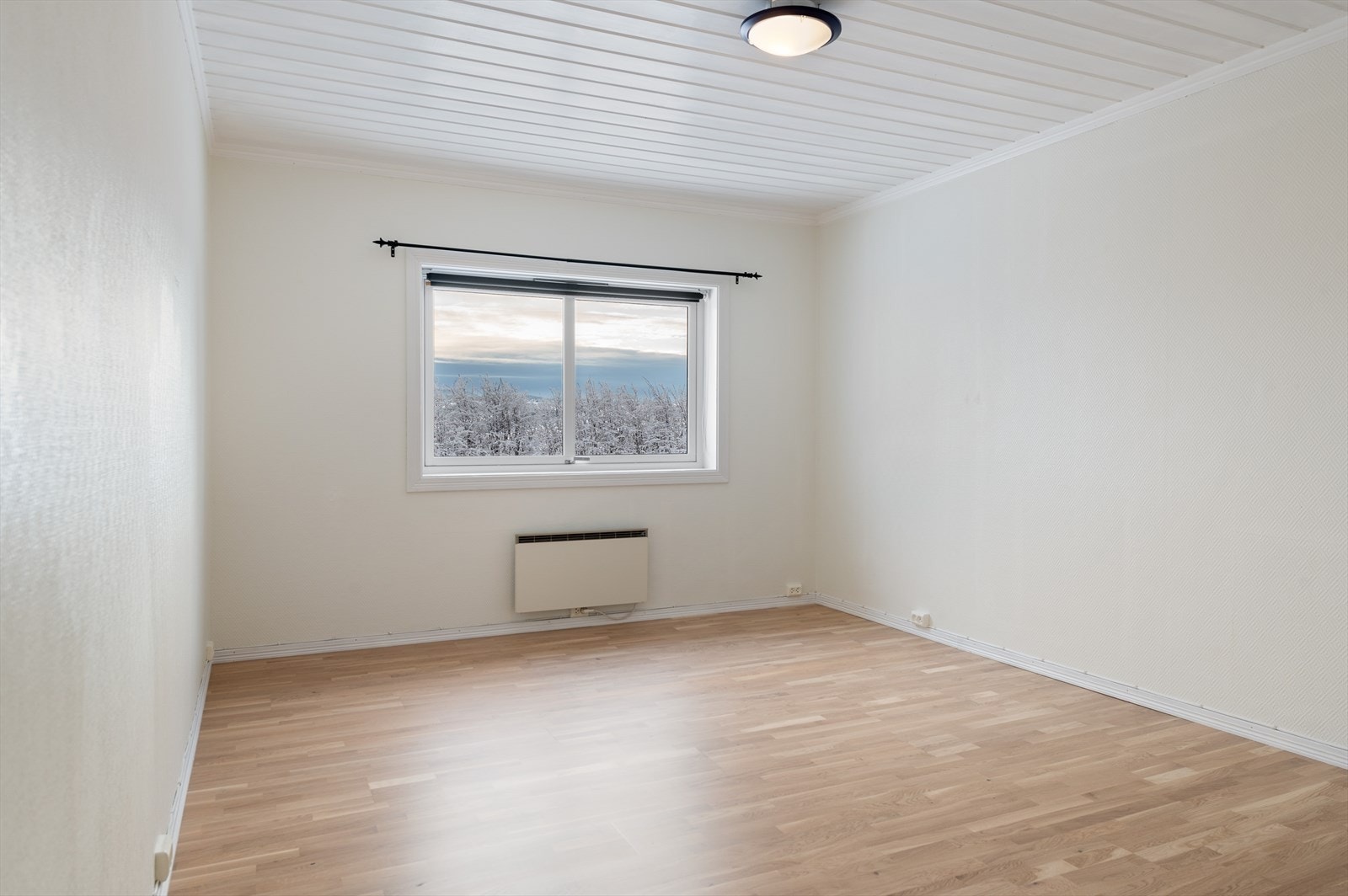 Boligen har totalt 5 soverom i andre etasje. Soverom 1. Galleribilde