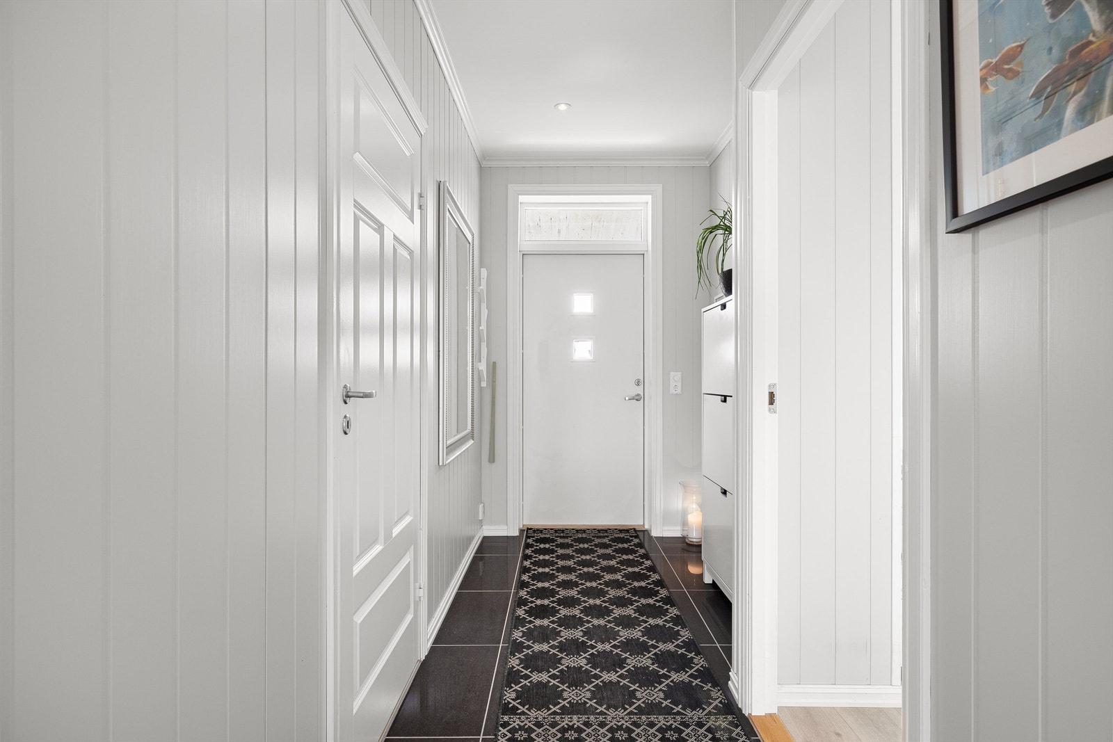 Ekstra stor takhøyde på rundt 2,6 meter gjør også entreen åpen og luftig. Galleribilde