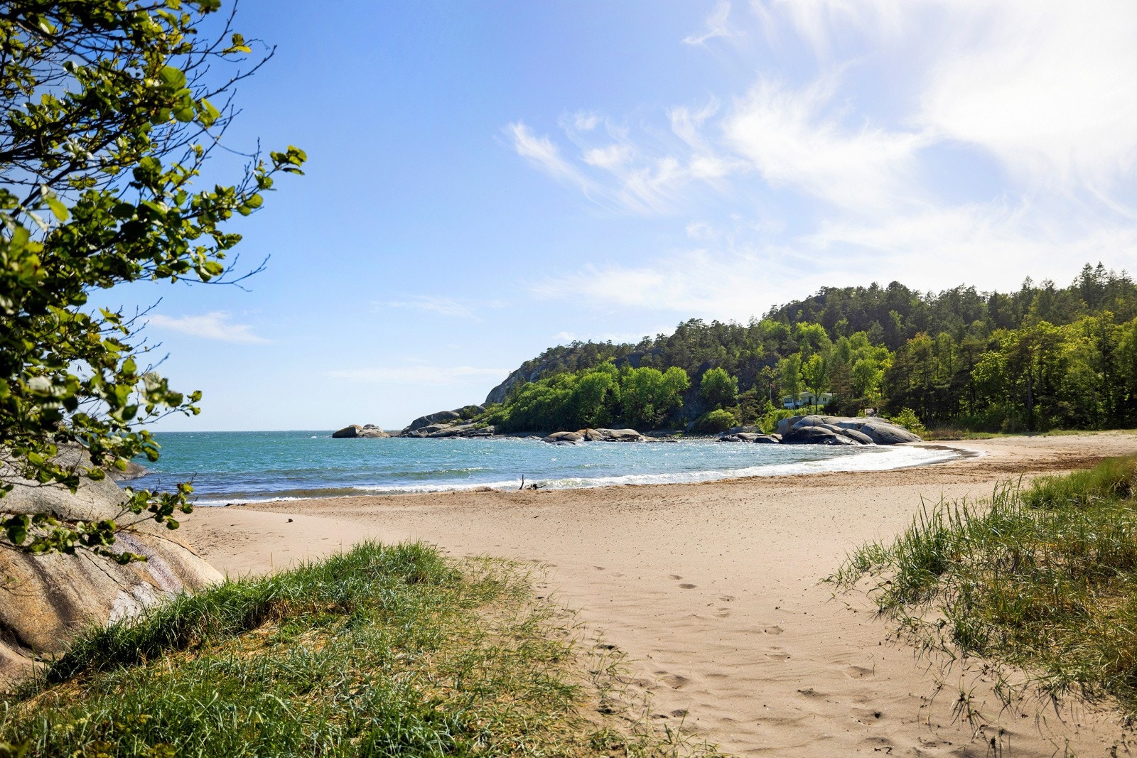 Innen få minutters gange fra leiligheten finner du Ula Badestrender Galleribilde