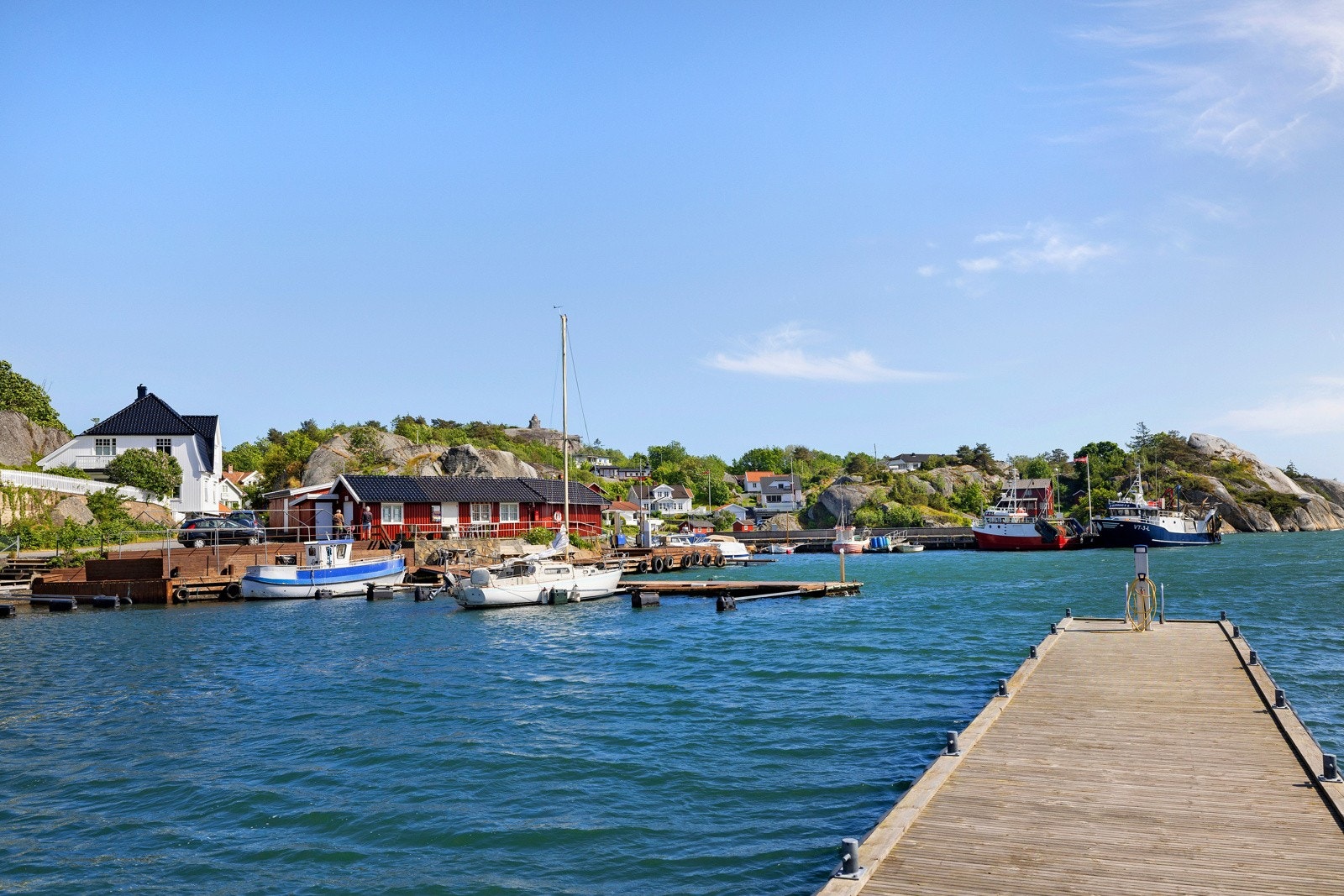 Det er mange idylliske og fine områder for turer med båten. Skjærgården i området er nydelig med muligheter for en deilig dag på ett svaberg eller en utilgjengelig strand Galleribilde