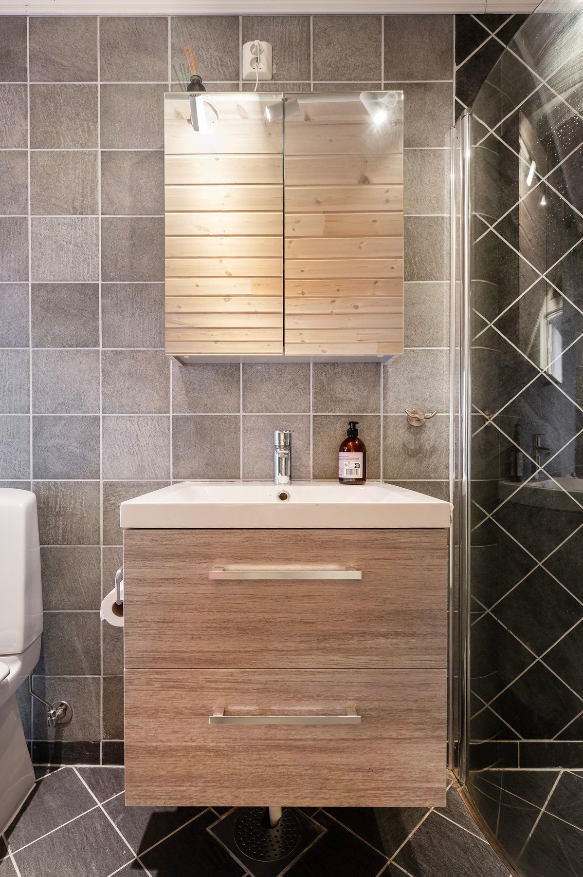 Flislagt bad på loft er fra 2015. Galleribilde