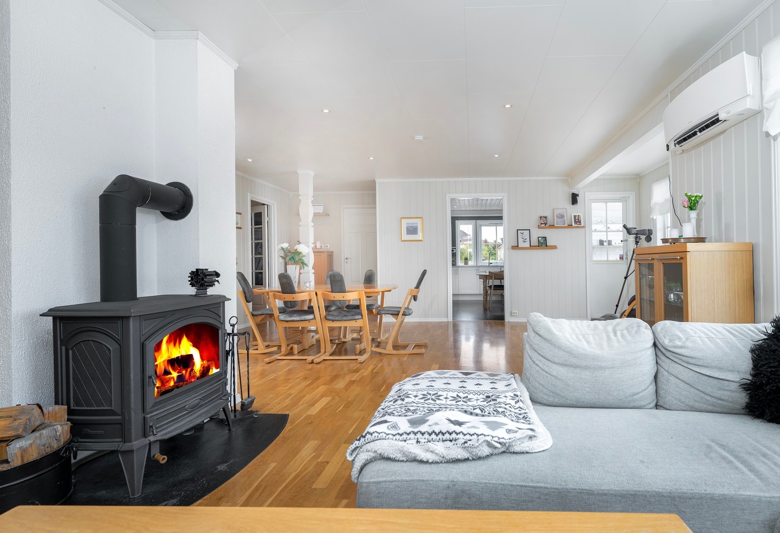 Vedovn i stue som sikrer både varme og hygge. Galleribilde