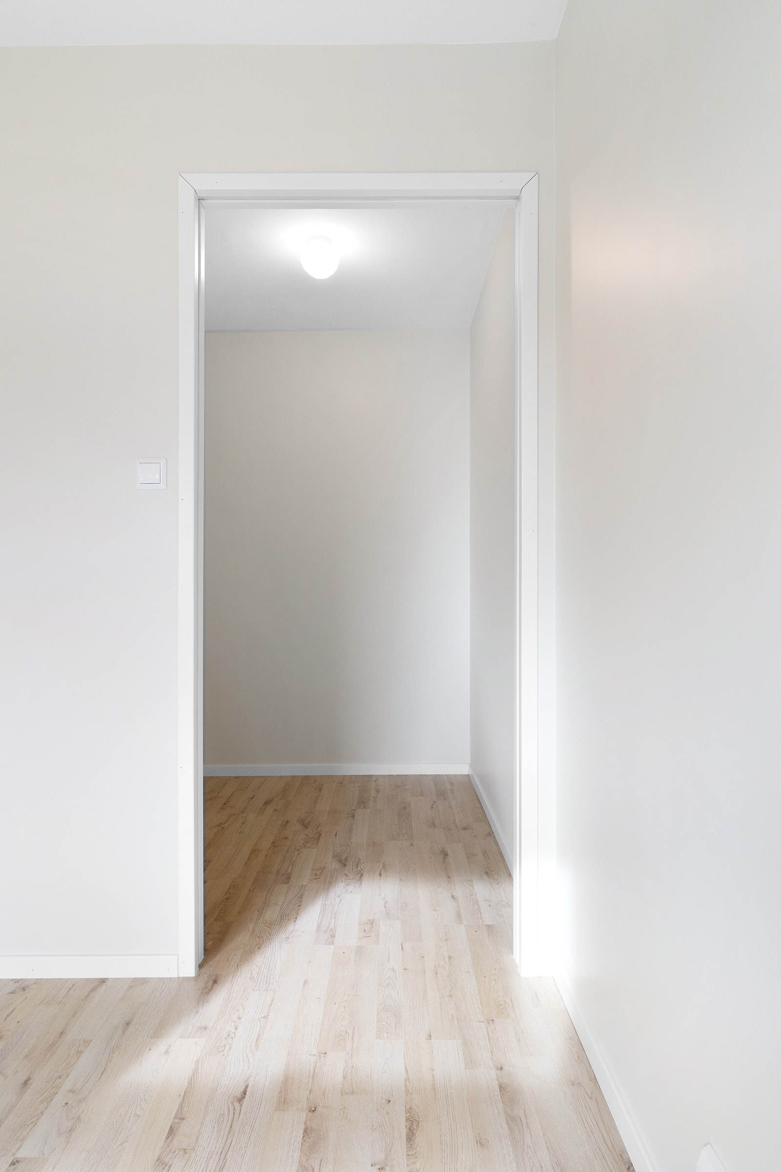 Hovedsoverommet har en liten tilhørende walk-in garderobe. Galleribilde