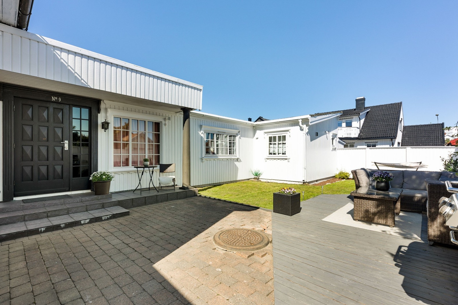 Usjenert hage med plass til å møblere etter behov. Galleribilde