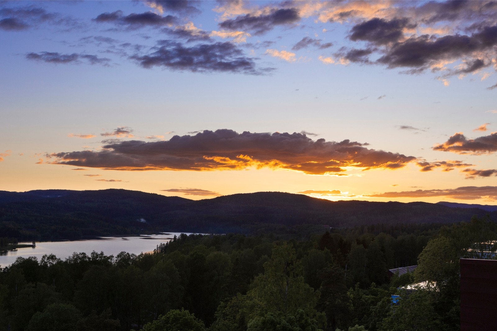 Uteplassene har sol fra morgen til kveld og nærmest magiske solnedganger. Galleribilde