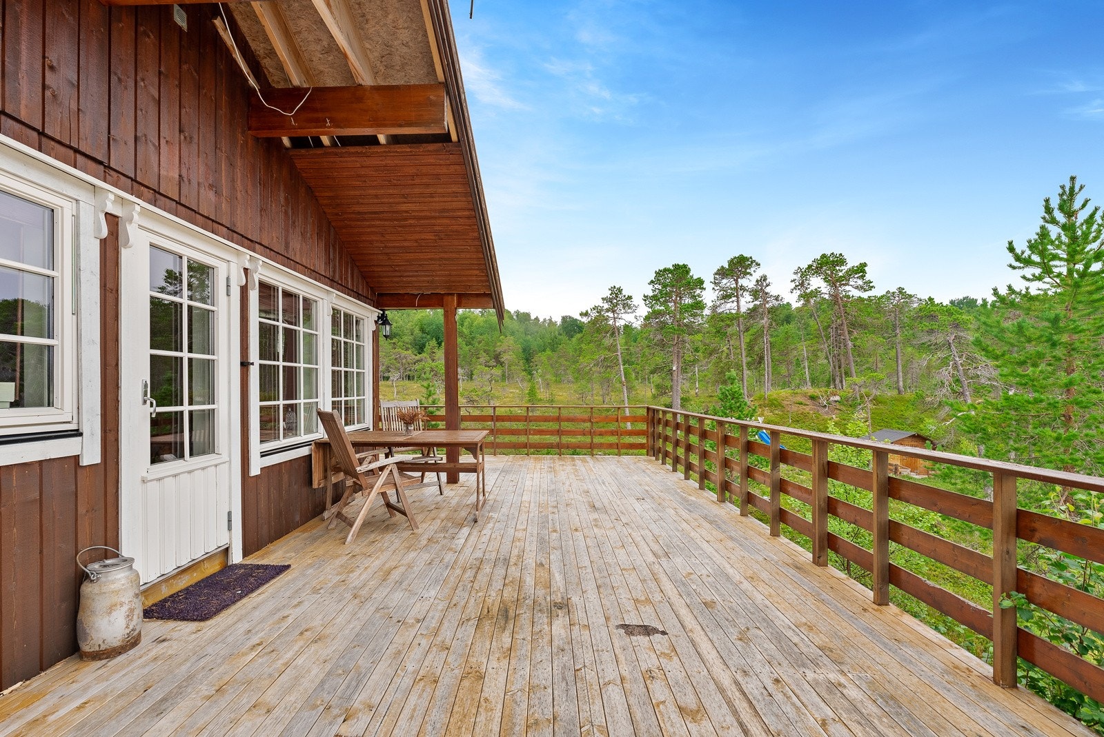 Plassen innbyr sittegrupper, grillområdet og alt det en kan tenke seg Galleribilde