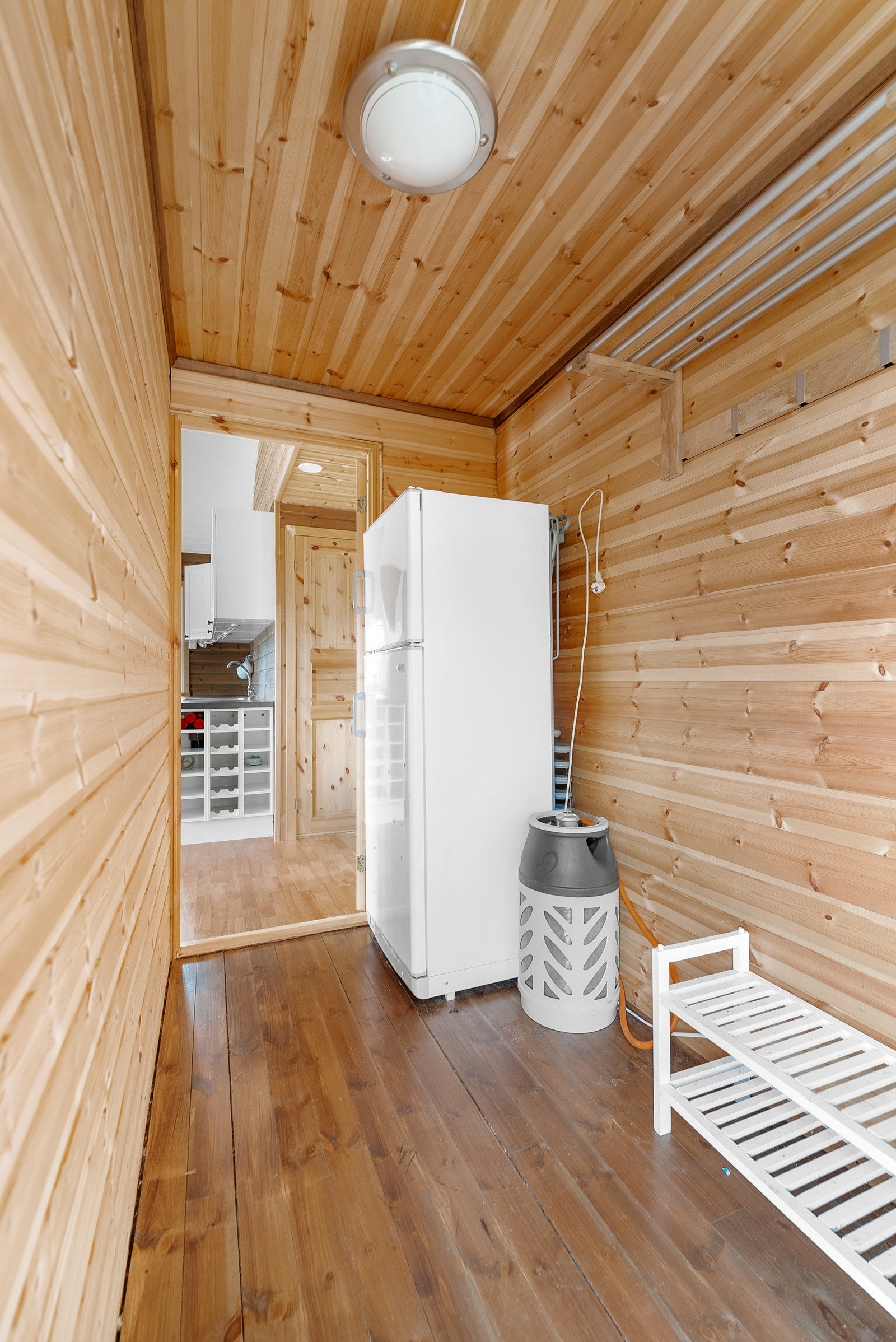 Gang/entre med gassdrevet kjøleskap Galleribilde