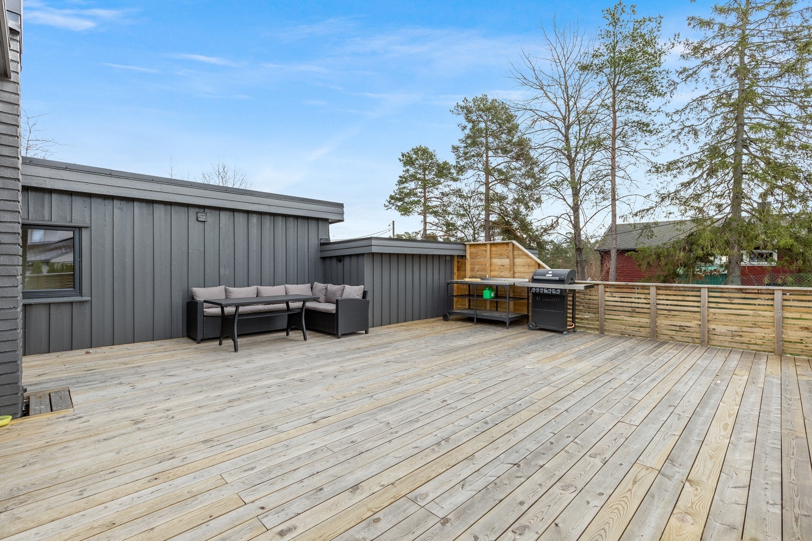 Her er det god plass til hagemøblement og sosialt samvær Galleribilde