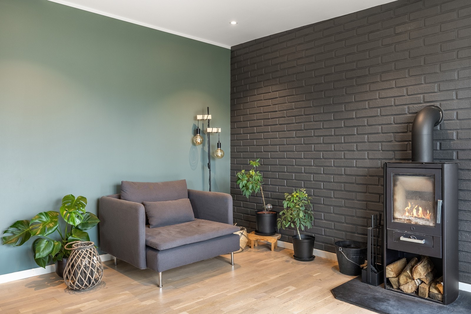 Det er vedovn og to varmepumper i boligen Galleribilde