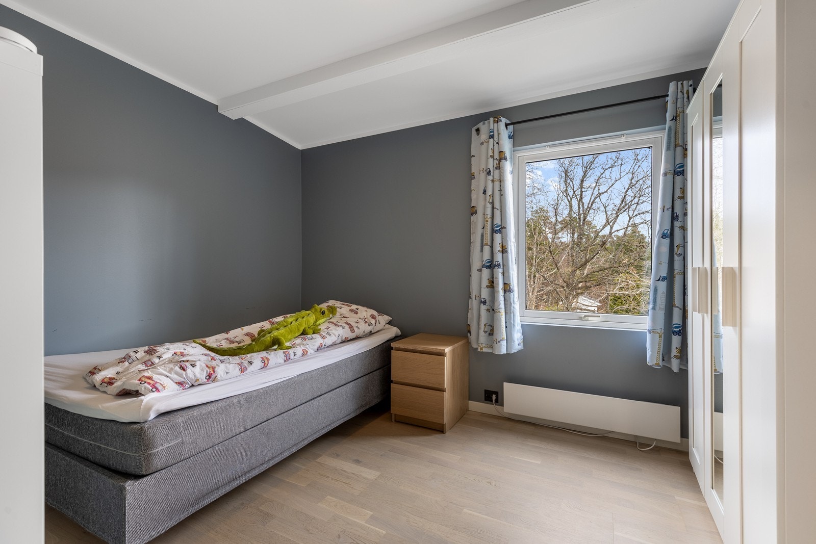 Soverom nr. 2 - god plass til garderobe Galleribilde