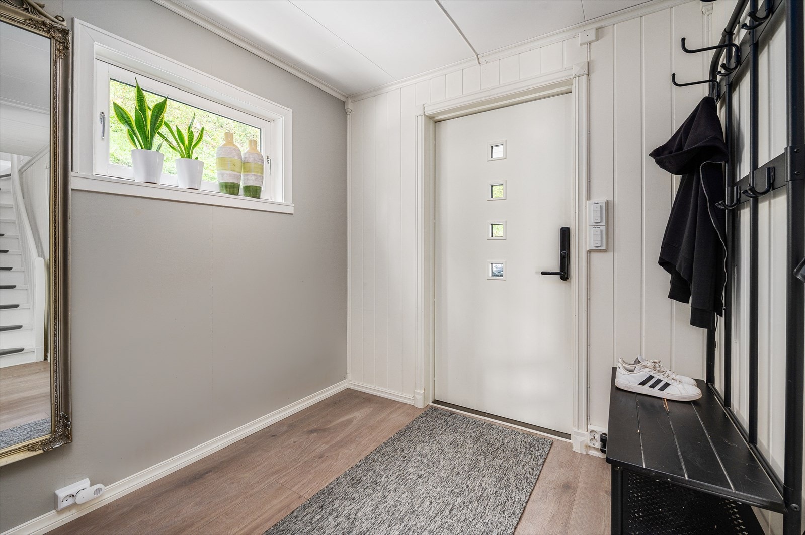 Entrè med garderobe Galleribilde